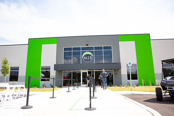 7-Arco Ribbon Cutting