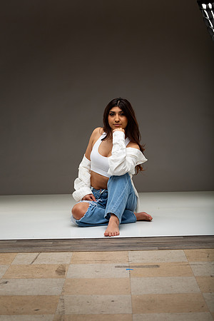 185-Natalie White Shirt Ripped Jeans
