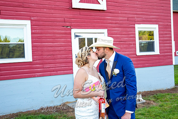 1132-Kyra n Tyler Niespodziany