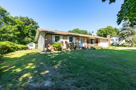 26-51115 Shady Lane