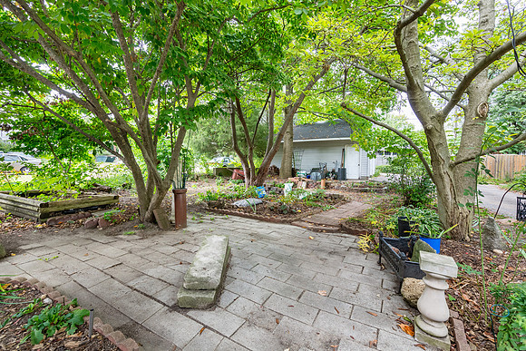 666 Strong Ave-206-HDR