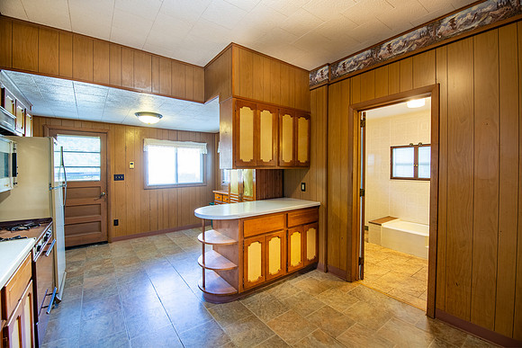 11-213 W Douglas-HDR