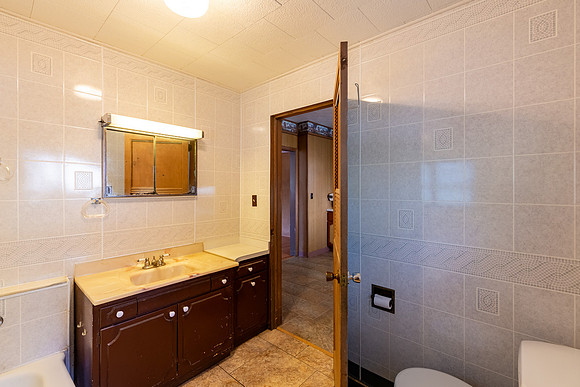 26-213 W Douglas-HDR