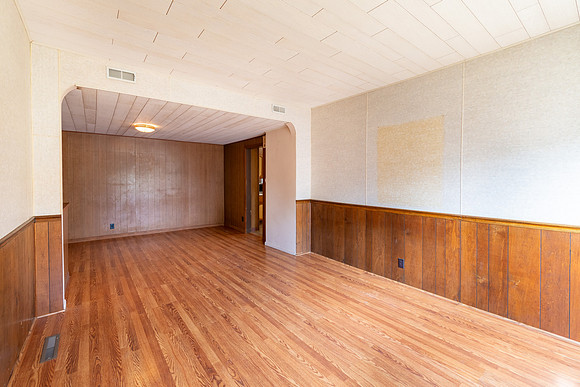 31-213 W Douglas-HDR