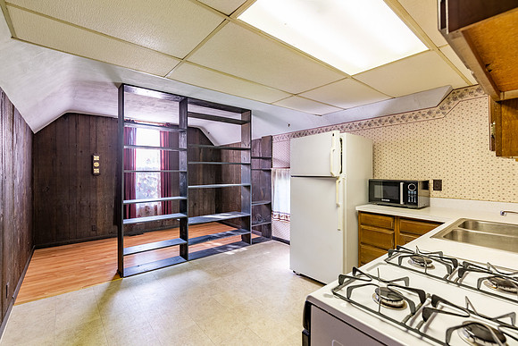 76-213 W Douglas-HDR