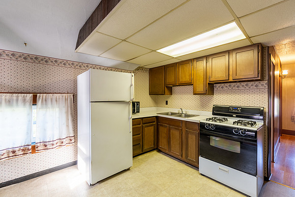 81-213 W Douglas-HDR