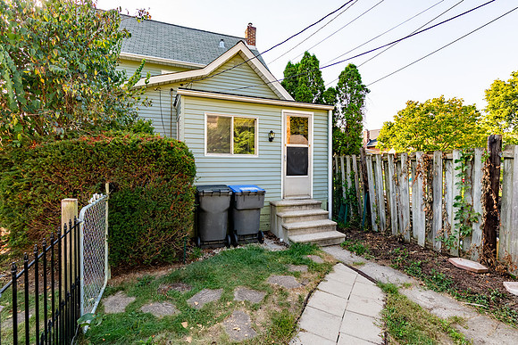 111-213 W Douglas-HDR