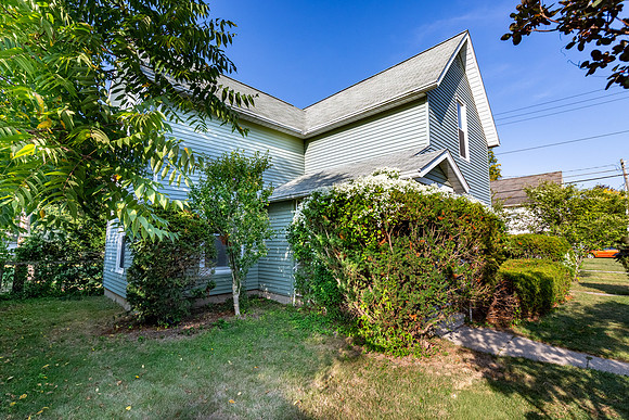 126-213 W Douglas-HDR