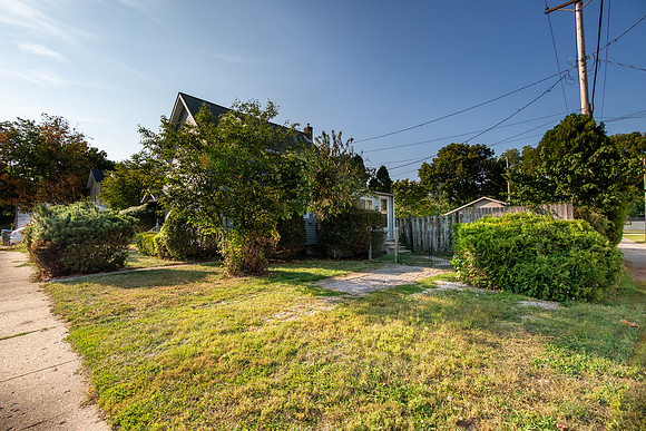 131-213 W Douglas-HDR