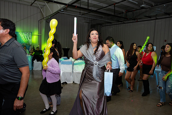 1325-Azaret Quince