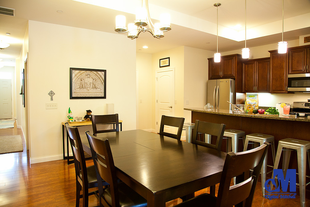 picture of the kitchen table room