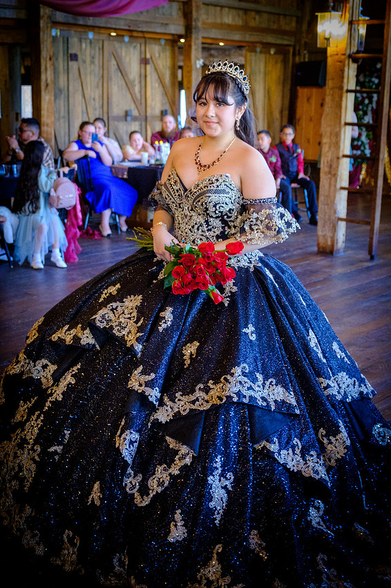 1050-Ianna Hernandez-2