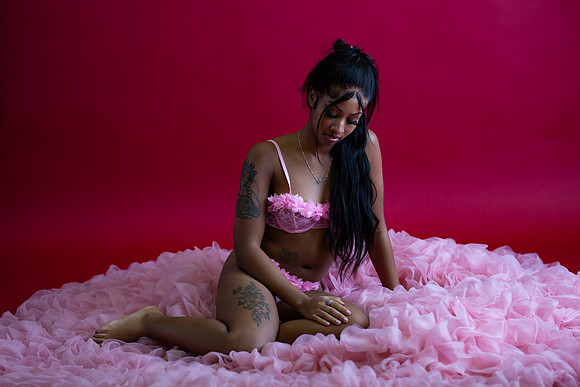 227-Nicole X-Mas n Pink Boudior