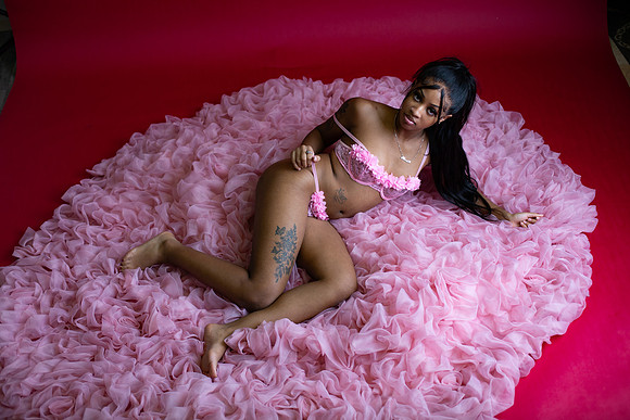 312-Nicole X-Mas n Pink Boudior