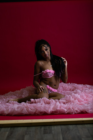 275-Nicole X-Mas n Pink Boudior