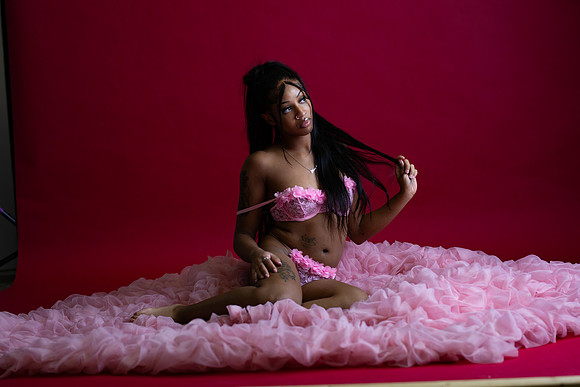 280-Nicole X-Mas n Pink Boudior