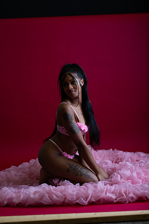 249-Nicole X-Mas n Pink Boudior