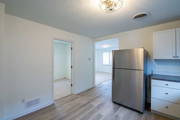 31-128 E Oakside-SB-HDR