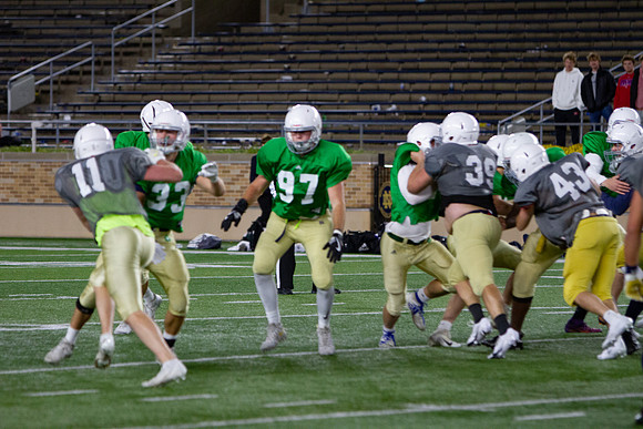 424-ND InterHall Football 2021