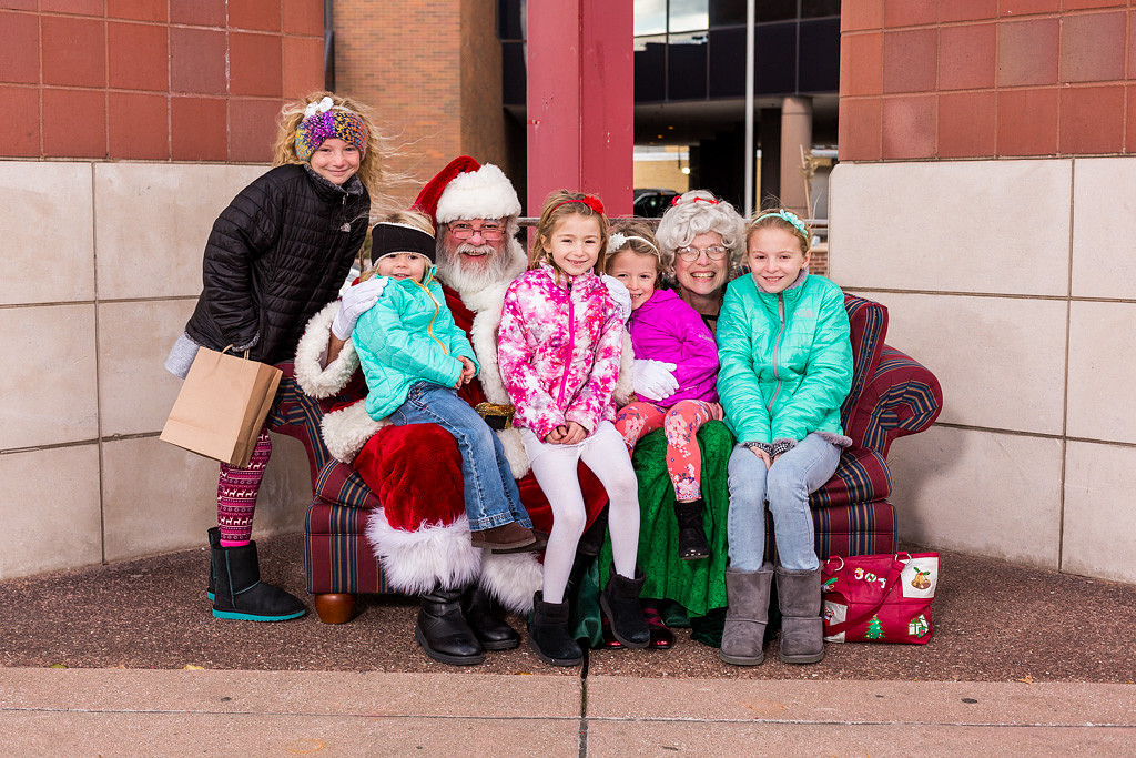 picture of sisters with Santa and Mrs Claus