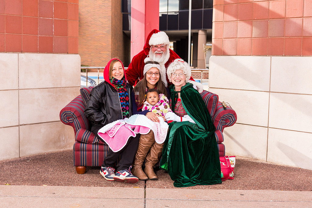 Santa with mom and her kids