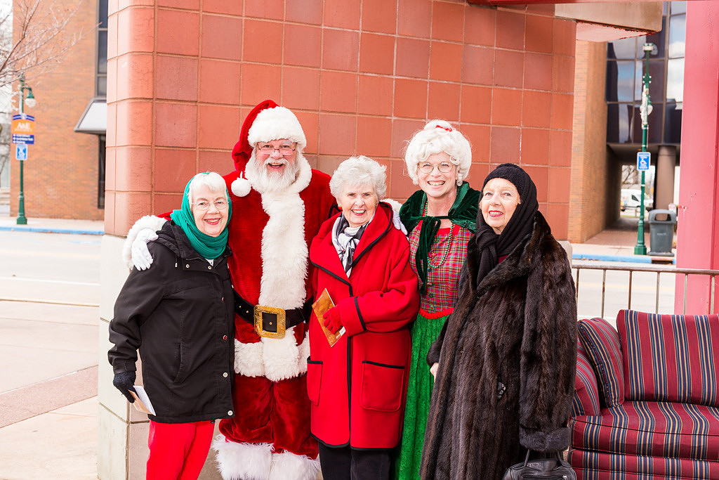 picture of Santa with old ladies