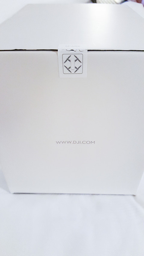 picture of broken seal on box