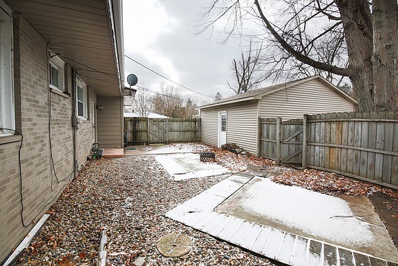 3318 Vernon-096