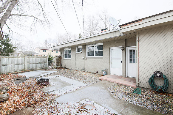 3318 Vernon-104