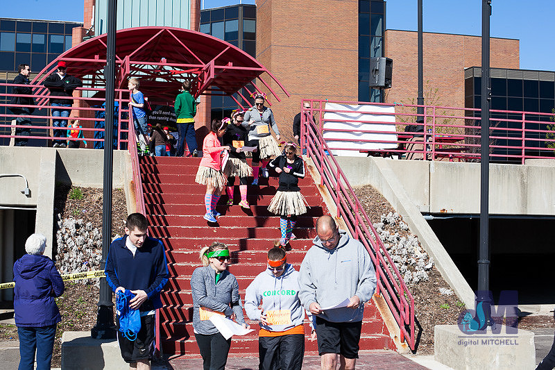 Picture of teams starting the Elkhart Amazing Race 2014