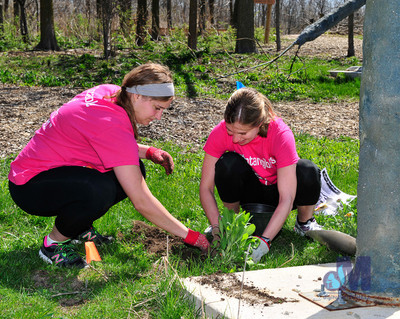 picture of planting plants at Elkhart Amazing Race 2014