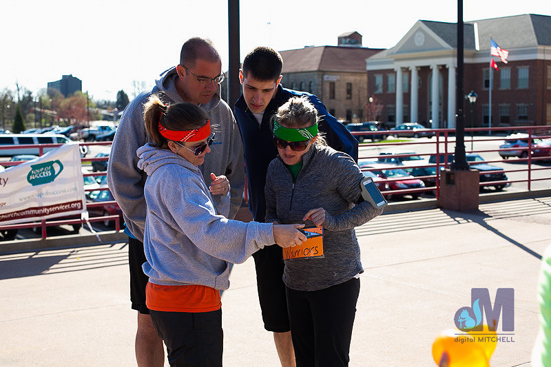 picture of race team strategizing durring Elkhart Amazing Race 2014