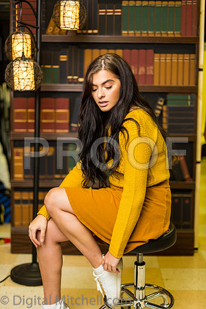 138-4 Girls on Yellow n Red