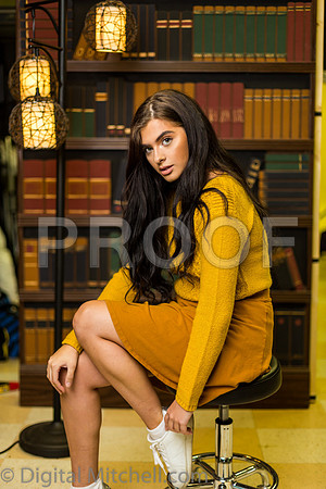 139-4 Girls on Yellow n Red