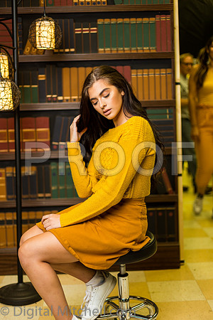 157-4 Girls on Yellow n Red