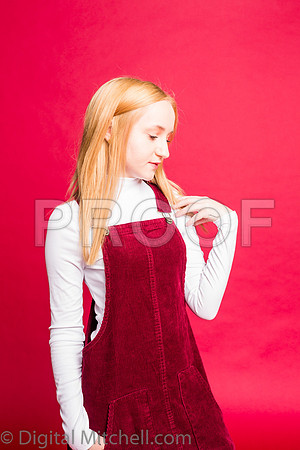 244-4 Girls on Yellow n Red