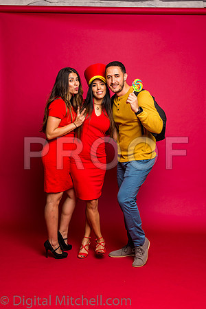 292-4 Girls on Yellow n Red