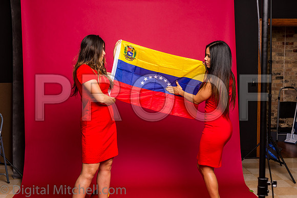 316-4 Girls on Yellow n Red