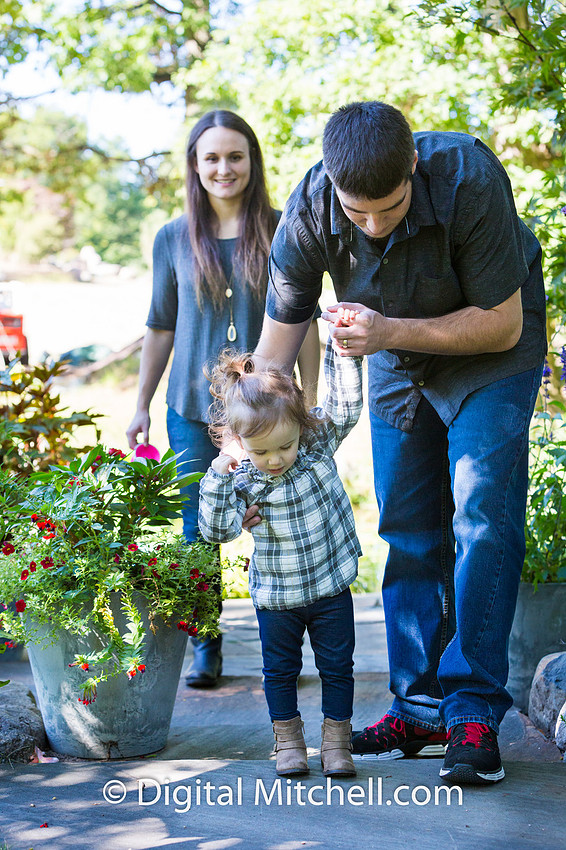 picture of family fall photo session at the gardes