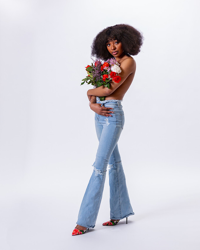 452-Tierra With Flowers