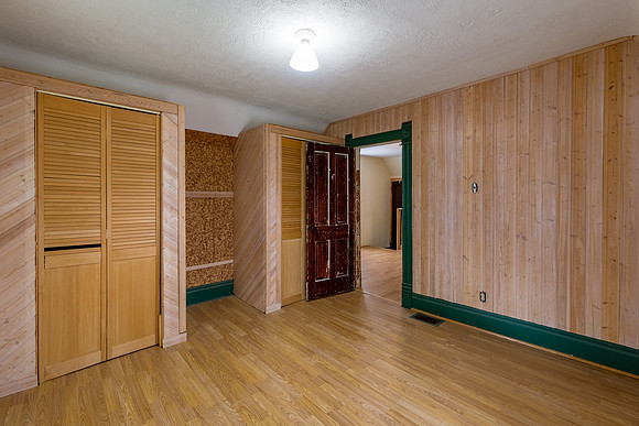 666 Strong Ave-166-HDR
