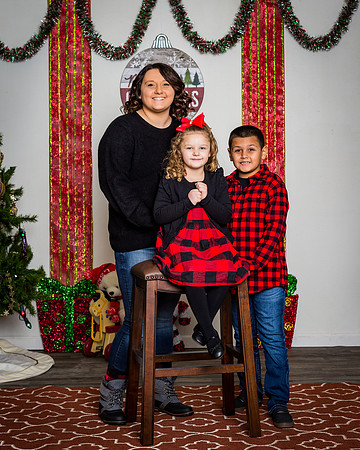 15-Katie Fechalos and kids Xmas 2020-2