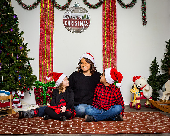 187-Katie Fechalos and kids Xmas 2020