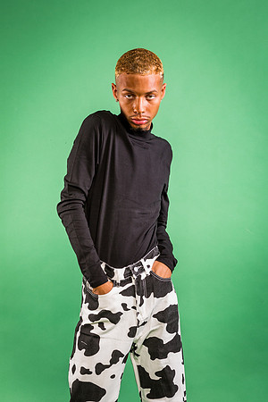 394-Donovan Hubbard On Green Screen
