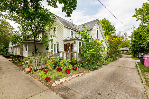 666 Strong Ave-181-HDR