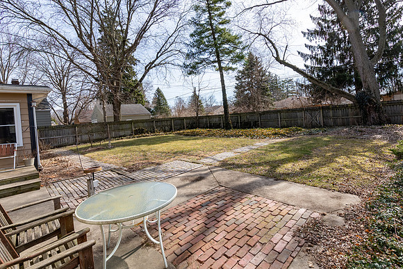 176-1523 Strong Ave-HDR