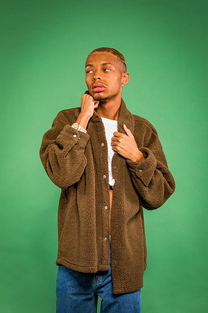 325-Donovan Hubbard On Green Screen