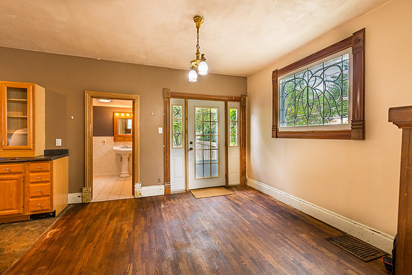 666 Strong Ave-086-HDR