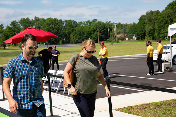 32-Arco Ribbon Cutting