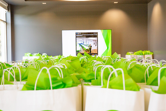 10-Arco Ribbon Cutting